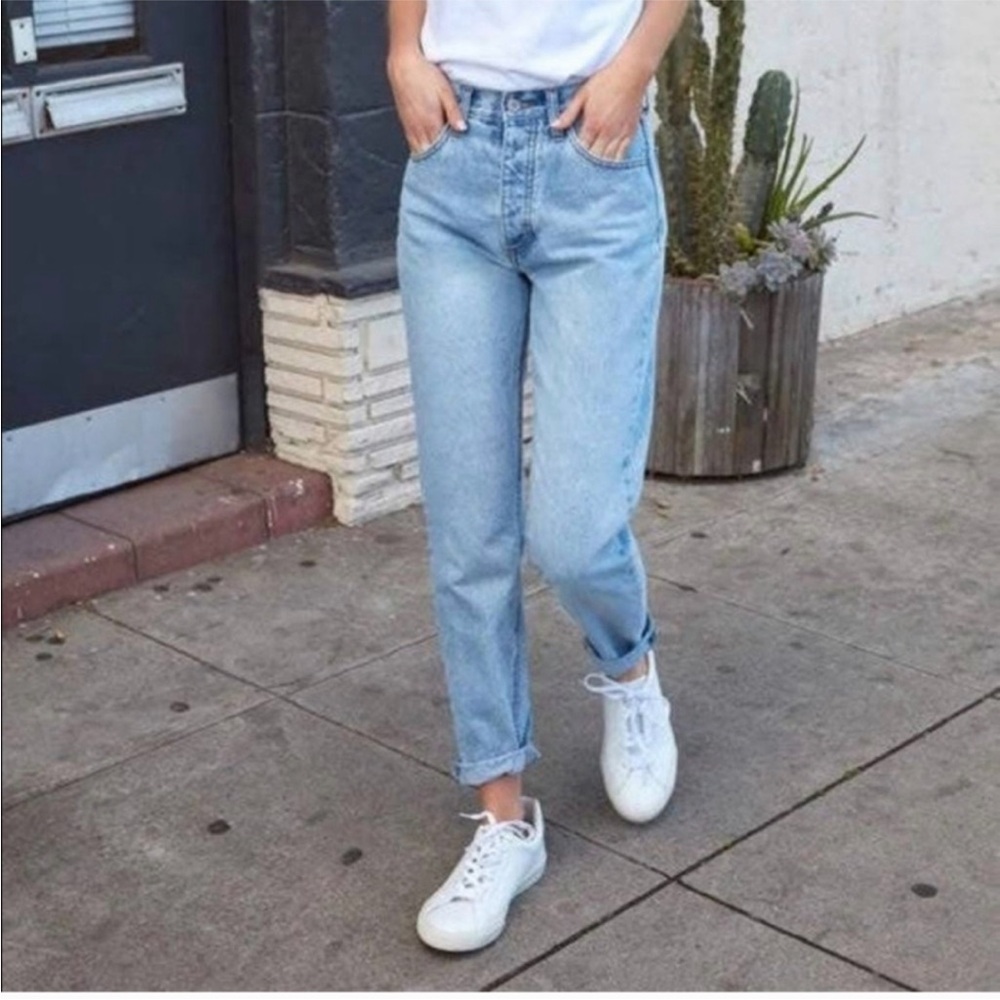 Brandy Melville J. Galt High Rise Light Wash Vintage Style Button Fly Je…